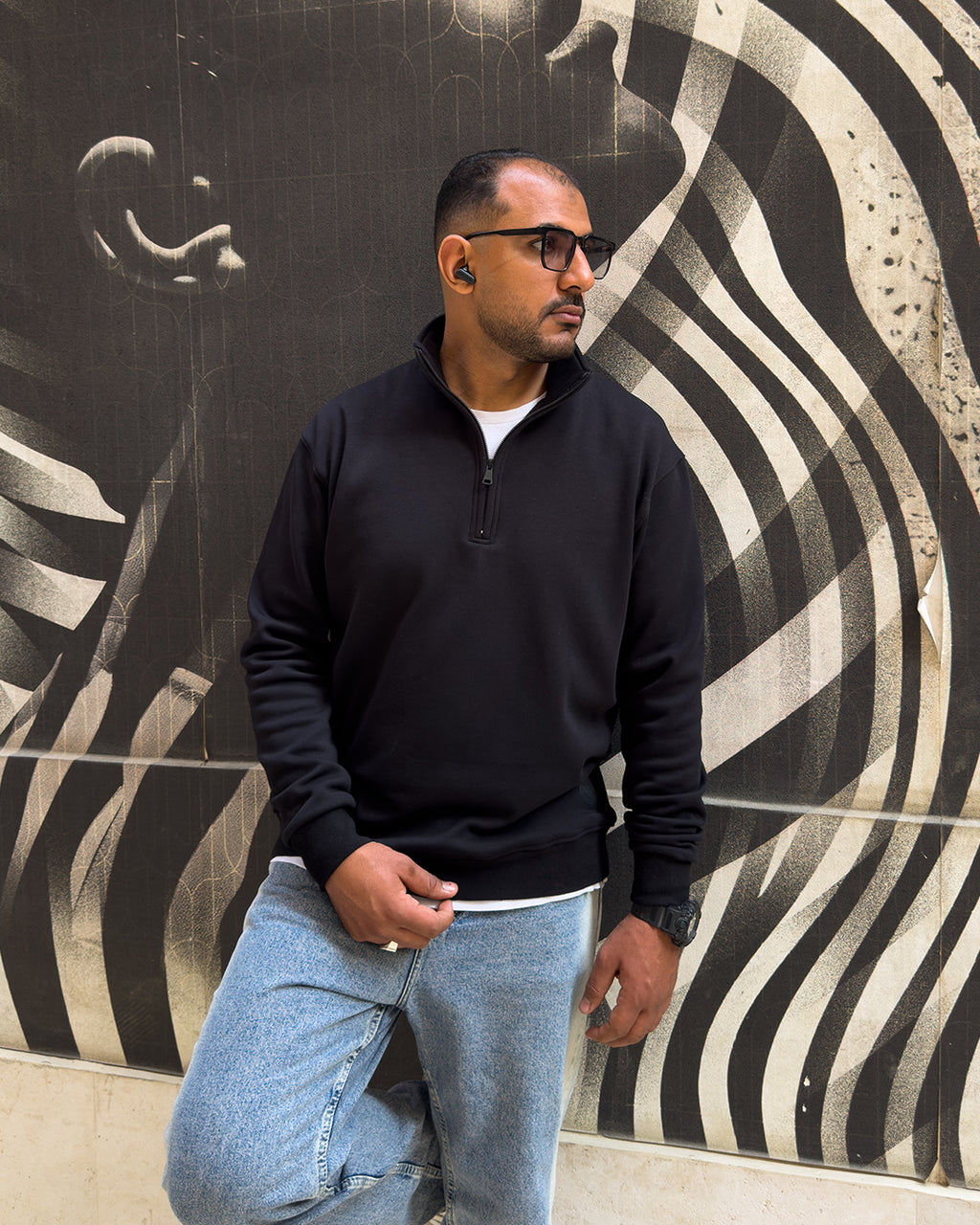 Black Quarter Zipper Sweatshirt