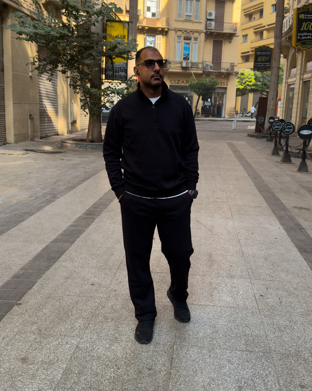 Black Quarter Zipper Sweatshirt